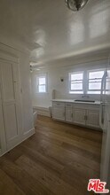 1034 N Kenmore Ave in Los Angeles, CA - Building Photo - Building Photo