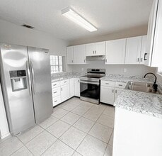 525 SW Sara Blvd in Port St. Lucie, FL - Building Photo - Building Photo