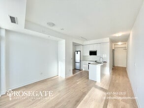 10 Abeja St in Vaughan, ON - Building Photo - Building Photo