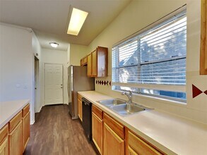 2911 Linda Dr in Pearland, TX - Building Photo - Building Photo