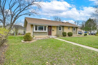 340 Illinois Blvd in Hoffman Estates, IL - Building Photo - Building Photo