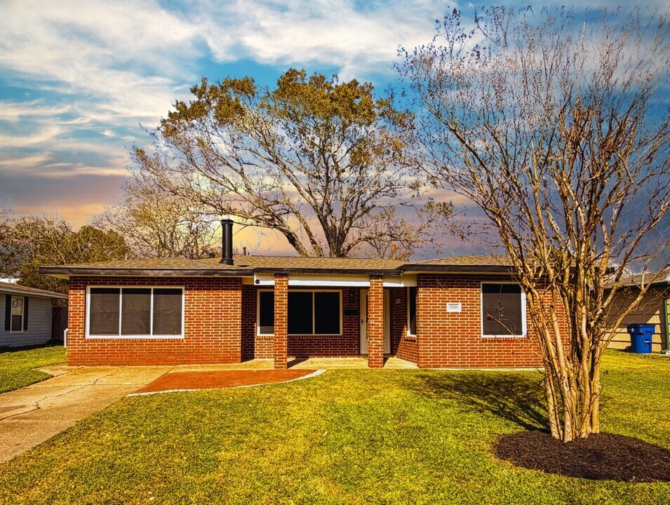 1526 15th Ave N in Texas City, TX - Building Photo