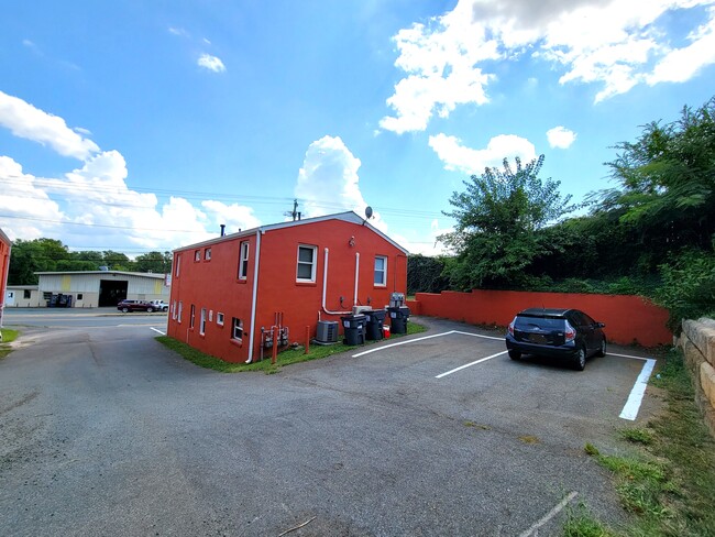 1509 E High St, Unit B in Charlottesville, VA - Building Photo - Building Photo