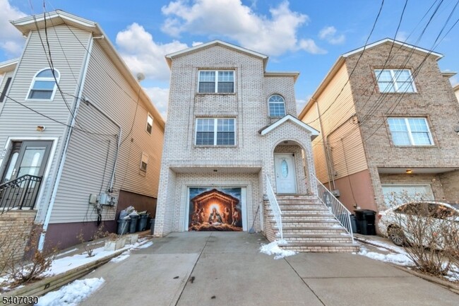 property at 614 Bond St