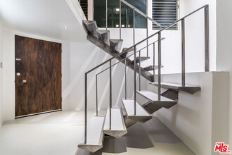 1501 Schuyler Rd in Beverly Hills, CA - Building Photo - Building Photo