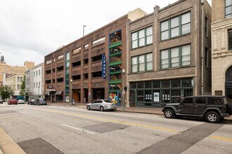 71 Union Ave in Memphis, TN - Building Photo - Building Photo
