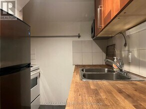 383 Lansdowne Ave in Toronto, ON - Building Photo - Building Photo