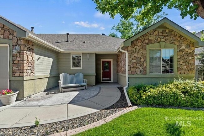 2262 W Windchime Dr