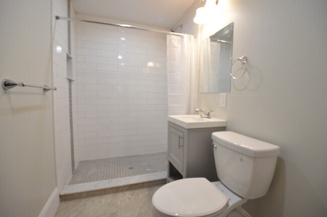 1740 Beacon St, Unit 2 in Brookline, MA - Building Photo - Building Photo