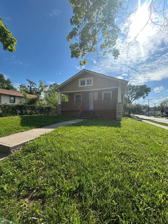 5045 Bellefontaine Ave in Kansas City, MO - Building Photo