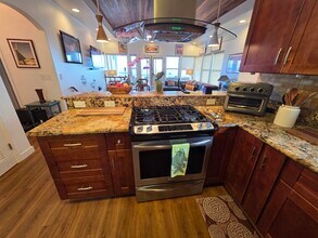 1367 Kakae Pl in Wailuku, HI - Building Photo - Building Photo