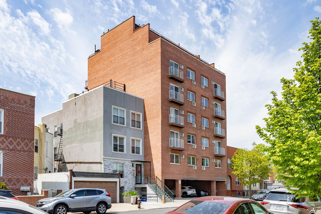 1380 Dahill Rd in Brooklyn, NY - Building Photo