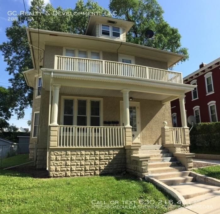 319 W Chicago St in Elgin, IL - Building Photo