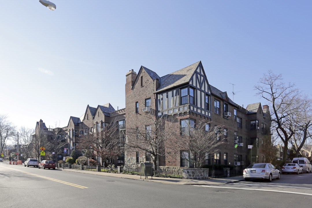 The Gardens in Forest Hills, NY - Building Photo