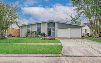 2508 Grape Ln in Pasadena, TX - Foto de edificio - Building Photo