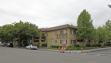 EC Magnolia in Hayward, CA - Foto de edificio - Building Photo