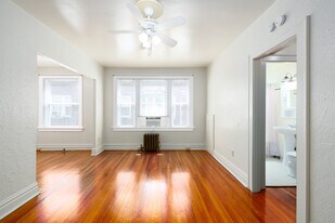 Toronto Parcade Apartments in St. Louis, MO - Building Photo