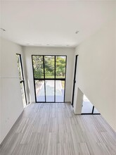 345 W 46th St in Miami Beach, FL - Building Photo - Building Photo