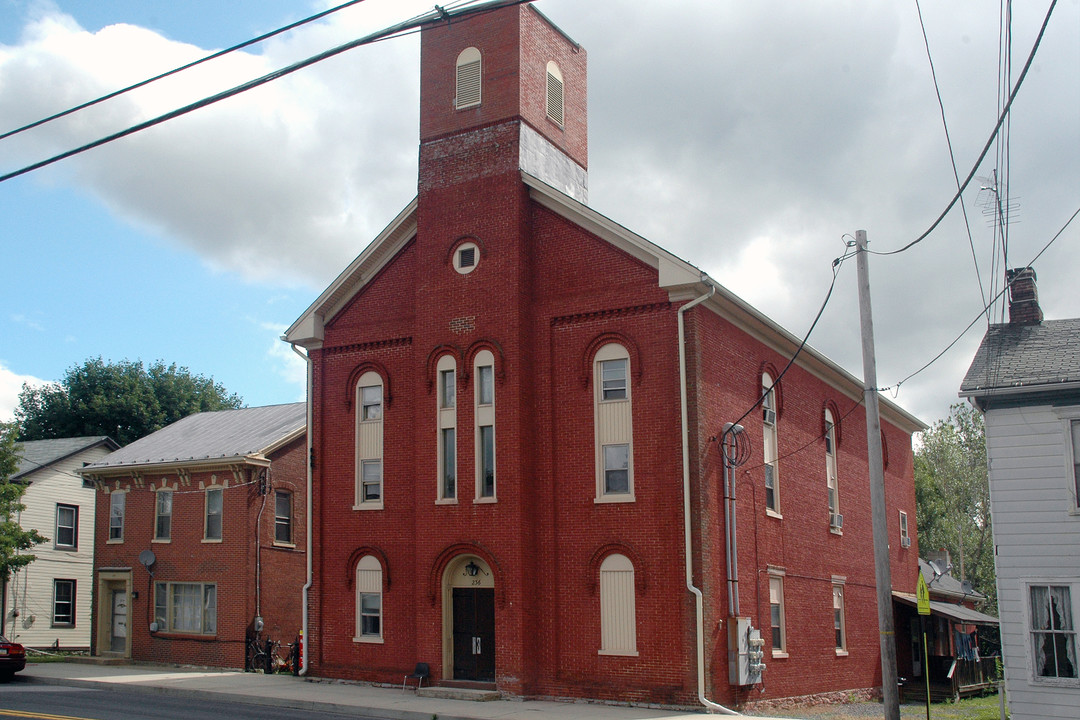 236 N Baltimore Ave in Mt Holly Springs, PA - Building Photo