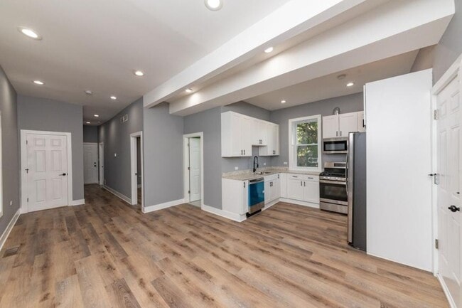 2713 W Gladys Ave in Chicago, IL - Building Photo - Building Photo