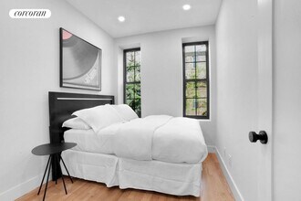 323 E 93rd St in New York, NY - Building Photo - Building Photo