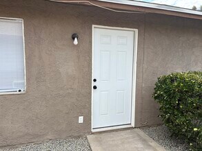 21725 Dracaea Ave, Unit 1 in Moreno Valley, CA - Foto de edificio - Building Photo