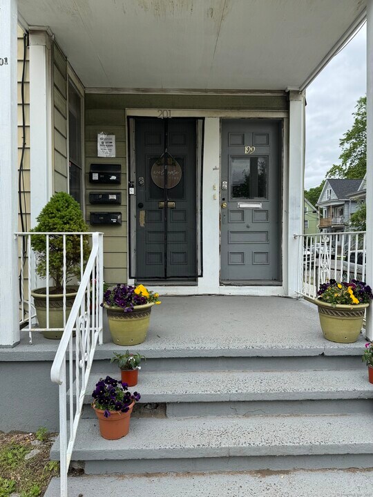 199 English St in New Haven, CT - Building Photo