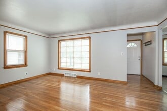 19520 Maple Heights Blvd in Maple Heights, OH - Foto de edificio - Building Photo