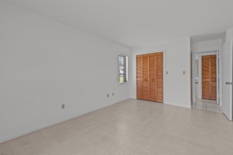 1210 SE 8th St in Cape Coral, FL - Foto de edificio - Building Photo