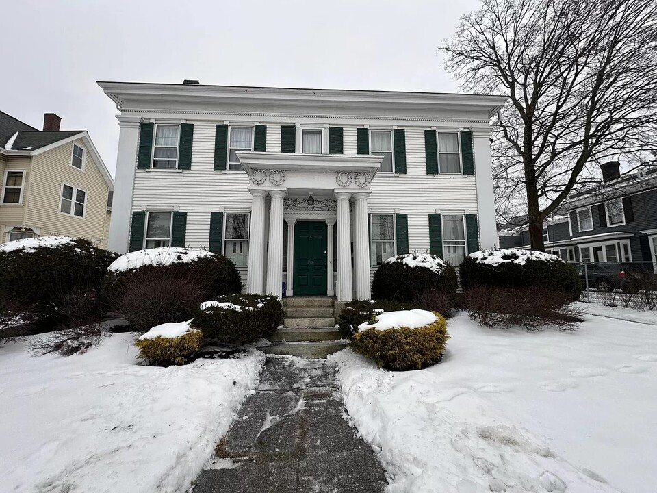 157 Broadway, Unit A in Bangor, ME - Foto de edificio