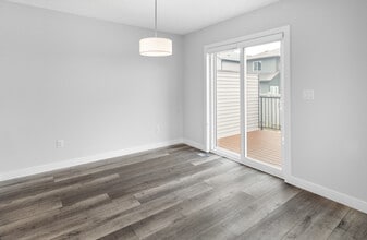 1380 Erker Cres NW in Edmonton, AB - Building Photo - Building Photo