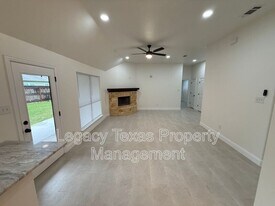 3802 Juniper Ct in Granbury, TX - Building Photo