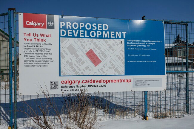 4504 Bowness Rd NW in Calgary, AB - Building Photo - Building Photo