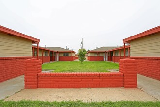 Jasmine Apartments in Dumas, TX - Building Photo - Building Photo