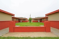 Jasmine Apartments in Dumas, TX - Foto de edificio - Building Photo