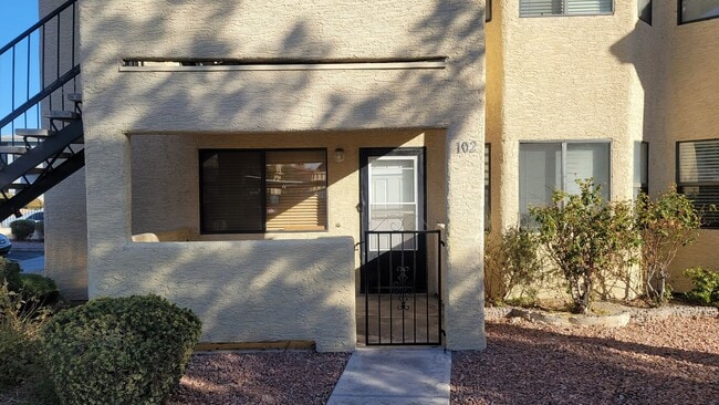 1209 N Buffalo Dr in Las Vegas, NV - Building Photo - Building Photo