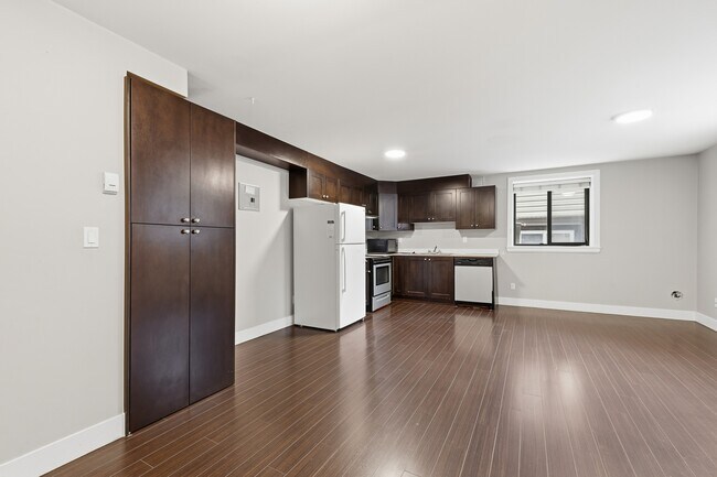 15118-1558A 58A Ave. in Surrey, BC - Building Photo - Building Photo