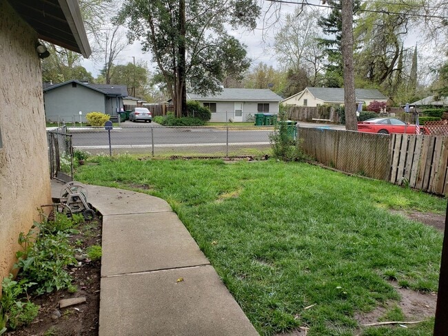 1184 E 10th St in Chico, CA - Building Photo - Building Photo