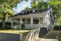 563 Parkway Dr NE