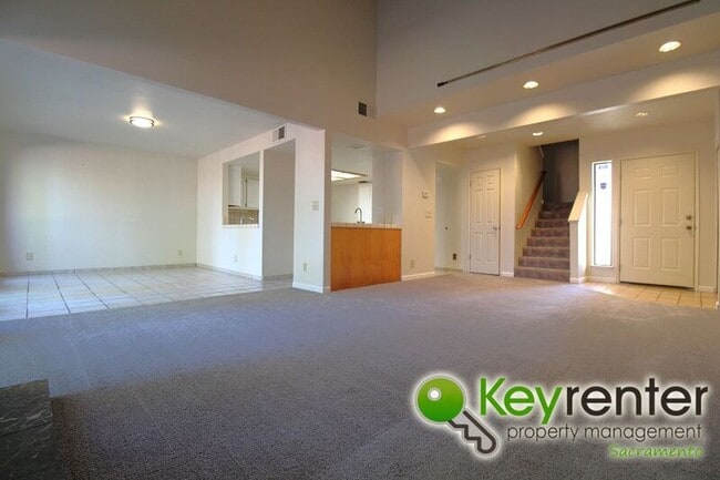 8021 Sawgrass Cir in Citrus Heights, CA - Foto de edificio - Building Photo