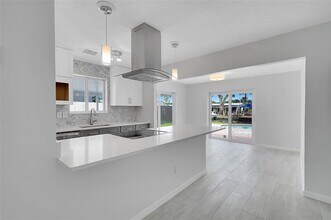 4710 SW 43rd Ave in Fort Lauderdale, FL - Building Photo - Building Photo