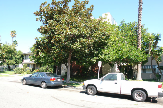 134 N Cedar St in Glendale, CA - Building Photo - Building Photo