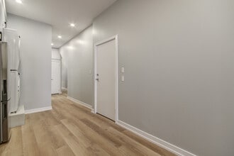 453 Dundas St W in Toronto, ON - Building Photo - Building Photo