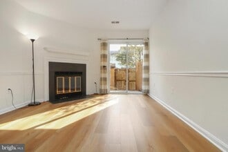 13893 Oyster Point Ct in Chantilly, VA - Building Photo - Building Photo