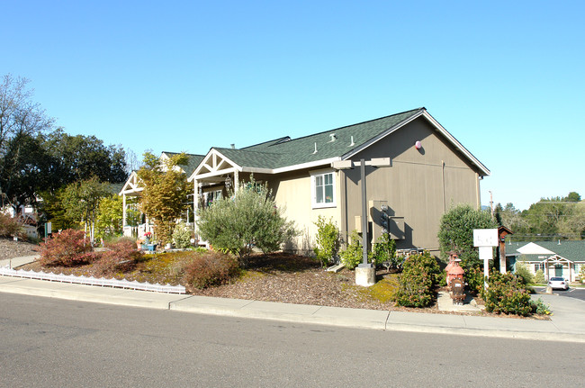 Park Land Senior Apartments in Healdsburg, CA - Building Photo - Building Photo