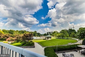 5225 Pooks Hill Rd in Bethesda, MD - Building Photo - Building Photo