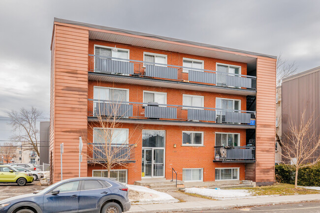 450 De Chartres Rue in Laval, QC - Building Photo - Building Photo