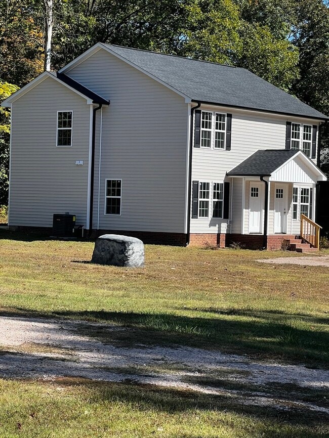 513 E Mills Dr in Landis, NC - Building Photo - Building Photo