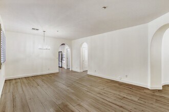 16844 N 98th Pl in Scottsdale, AZ - Foto de edificio - Building Photo