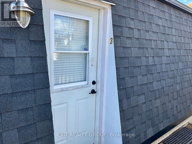 156 Moira St E in Belleville, ON - Building Photo - Building Photo